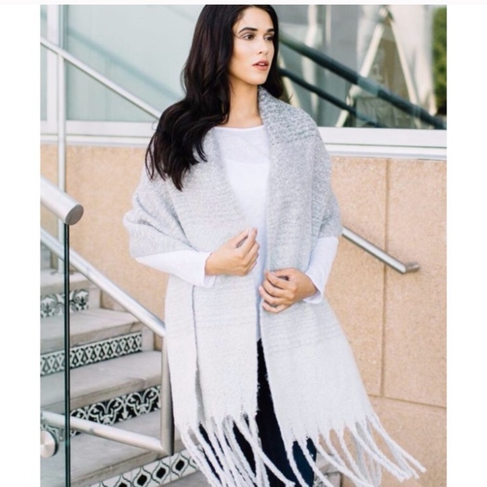 Mer Sea Light Grey Cozy Scarf